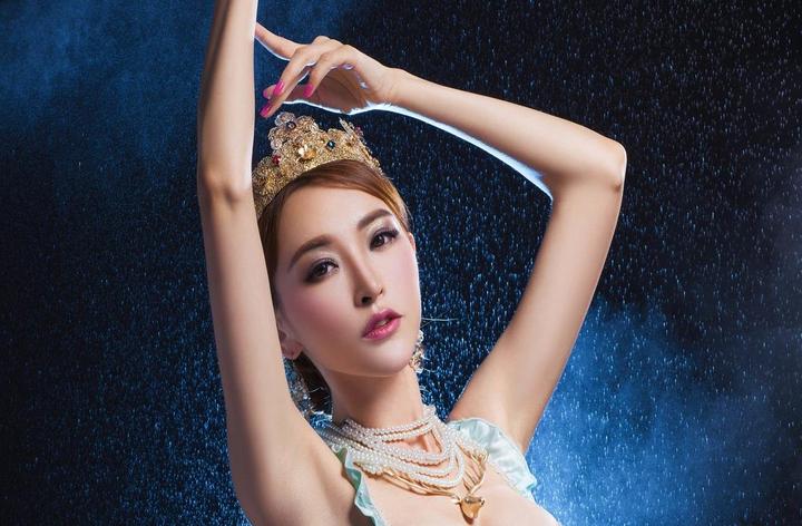 观察高干肉的肉色与纹理